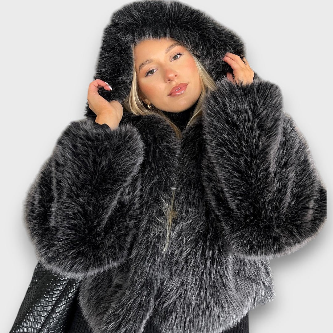 Leyana – Veste à capuche oversize en fausse fourrure gris fumé