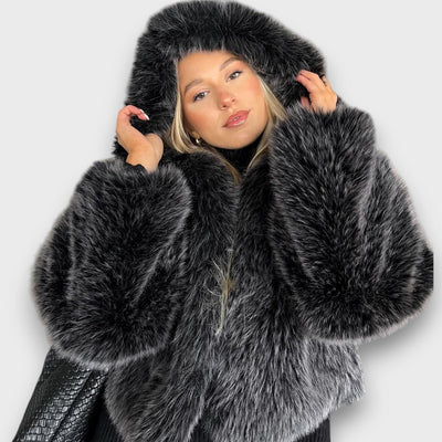 Leyana – Veste à capuche oversize en fausse fourrure gris fumé