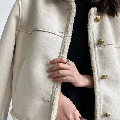 La veste à boutons en fourrure d'Isabella
