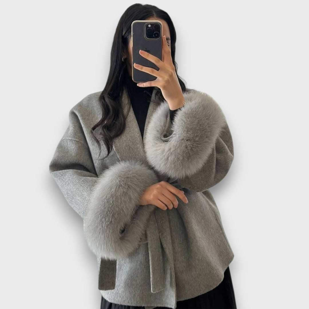 Gracelle – Manteau à poignets en fourrure
