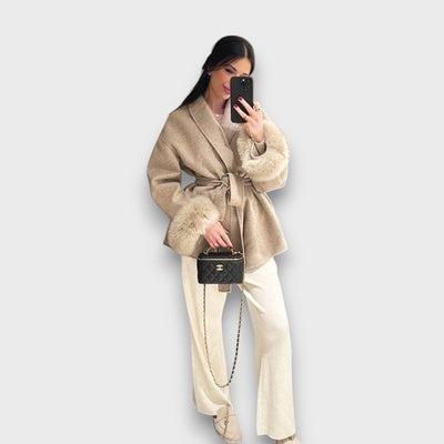 Gracelle – Manteau à poignets en fourrure