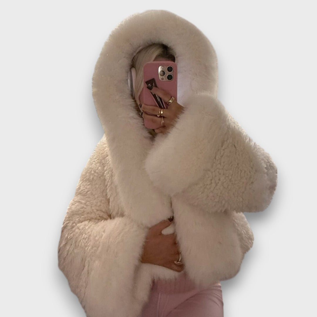 Noeline – Veste courte en fausse fourrure avec capuche