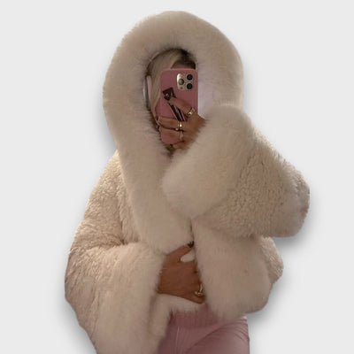 Noeline – Veste courte en fausse fourrure avec capuche