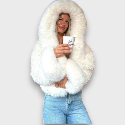 Noeline – Veste courte en fausse fourrure avec capuche