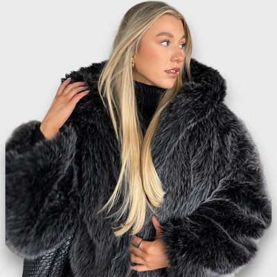 Leyana – Veste à capuche oversize en fausse fourrure gris fumé