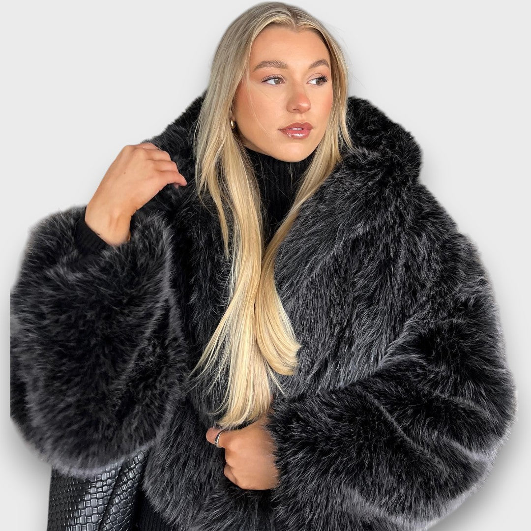 Leyana – Veste à capuche oversize en fausse fourrure gris fumé