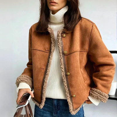La veste à boutons en fourrure d'Isabella