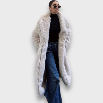 Liviane – Maxi manteau en fausse fourrure avec une touche couture